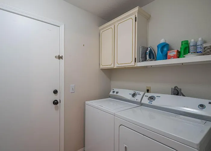 4br - Arcades, Putting Green, Fire Pit, Themed Glendale