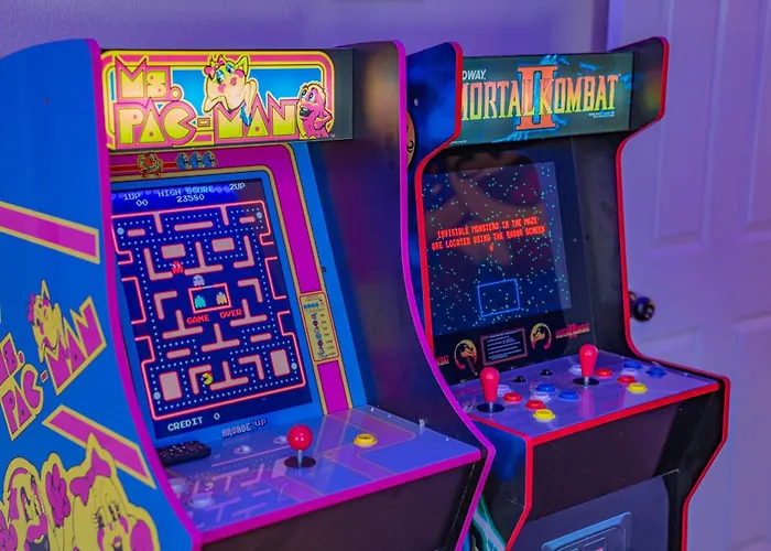4br - Arcades, Putting Green, Fire Pit, Themed * Glendale